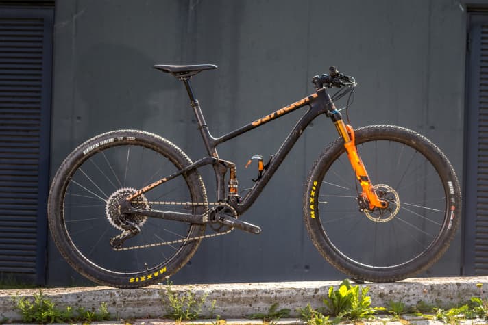   The Synonym RC, the first race fully from NS Bikes, comes with downhill-orientated geometry and suspension that can be locked from the handlebars.