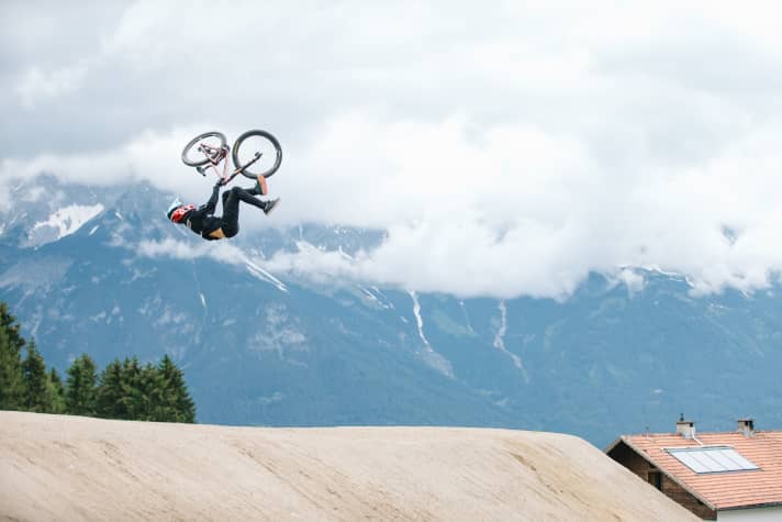   Brett Rheeder: Der Kanadier musste sich ganz schön strecken, um Emil Johansson noch Paroli bieten zu können.