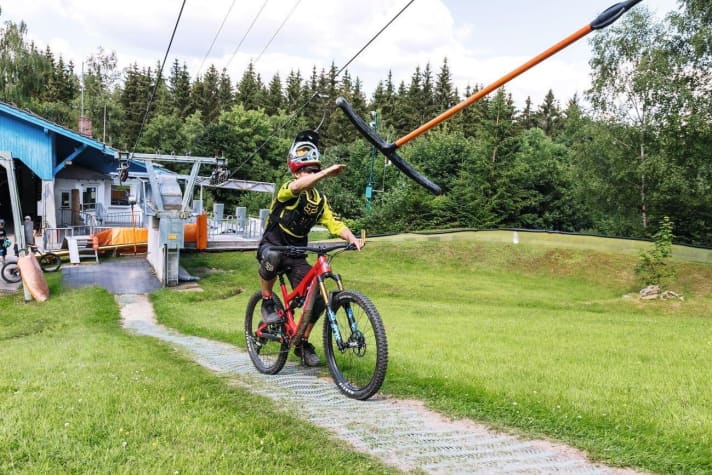 ... und dann erst loslassen. Und jetzt kommt der spaßige Tail: der Bikepark.