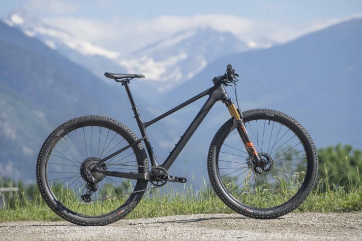   With its modern geometry, the Arc8 Evolve is designed to keep you calm even on demanding race courses.