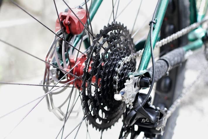   Mit dem TRS+ 1x12-Upgrade Kit von E-Thirteen lässt sich ein Sram 11fach-Antrieb auf 12 Gänge aufbohren, was die Bandbreite auf 511 % hebt. Das reicht in den allermeisten Fällen aus. 