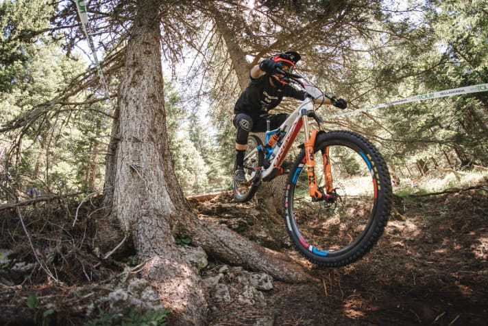   Full throttle downhill. That's what the new Rallon is for downhill. Small compromises on the climbs are gladly accepted. After all, there's now the Occam for touring.
