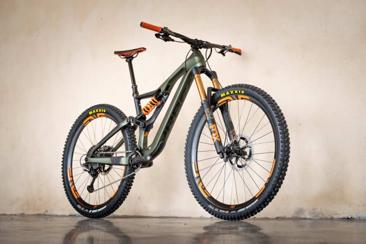   With the longer fork and the slightly adapted equipment, long and difficult downhills should be even easier to master.
