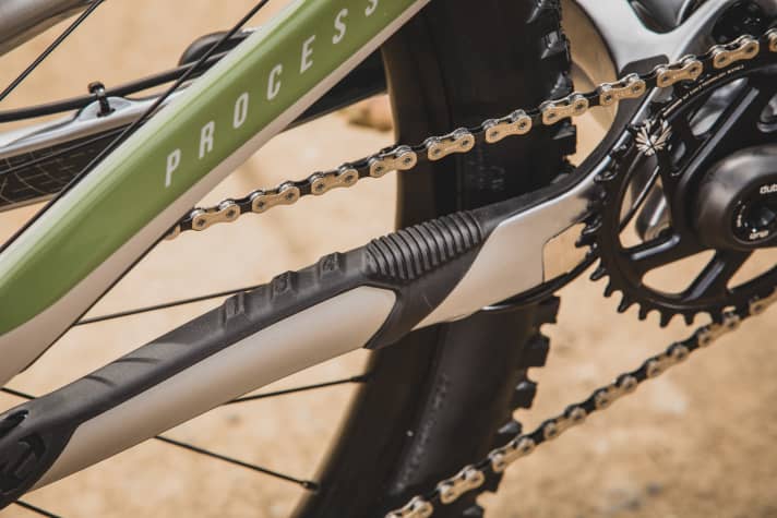   Die Kettenstreben und Sitzstreben werden durch einen Gummiprotektor geschützt, der das Bike außerdem leise machen soll.