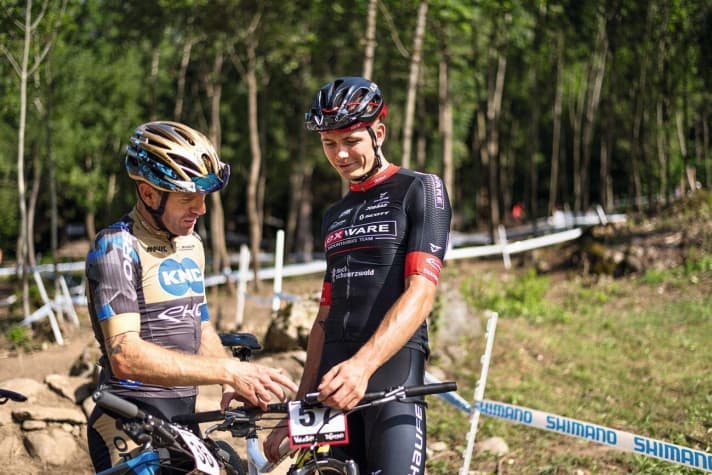   Der Schweizer Florian Vogel (links) ist aktiver Profi und coacht unter anderem die deutsche Cross-Country-Hoffnung Georg Egger.