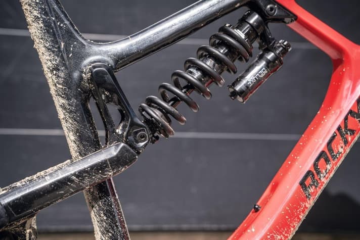   „Stahlfeder only“ lautet die Devise bei den neuen Slayer-Modellen für 2020. Der Hinterbau soll aber auch mit großvolumigen Luftdämpfern gefahren werden können. Die Ride4-Verstellung ermöglicht eine Anpassung der Geometrie und des Federungsverhaltens.