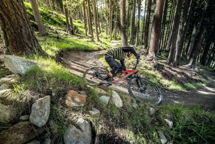   We were able to ride the Rocky Mountain Slayer 90 with 29-inch wheels extensively at the presentation in Sölden.