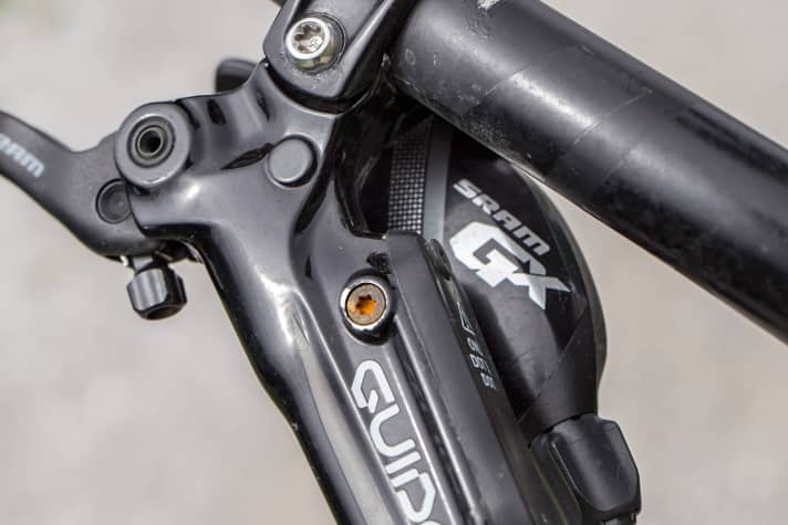    Annoyance: After just a few months, the screws on the brake levers and callipers of Sram's Guide stoppers began to rust.