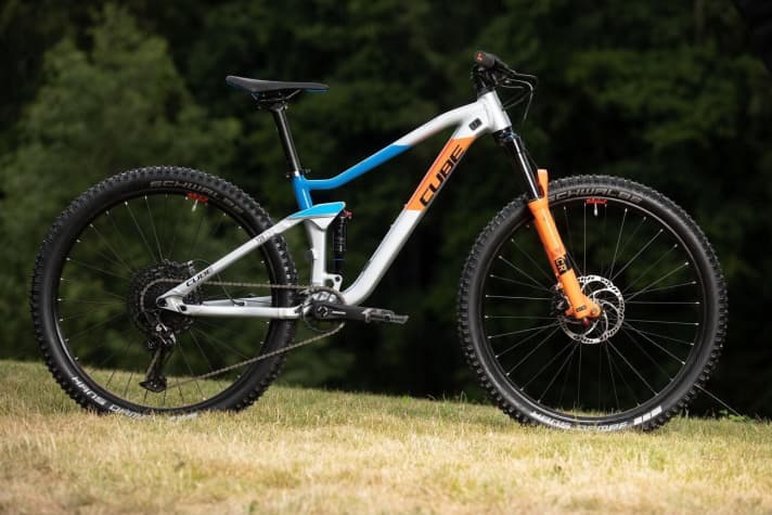   Cube also has something new for kids: the Stereo 120 Youth is visually inspired by the Action team's enduro bikes and costs 1799 euros. The fully with 120 millimetre suspension travel rolls on 27.5 inch wheels and is available in 13.5 and 16 inch sizes. It should weigh in at 13.9 kilos.