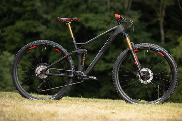   Das Stereo 120 HPC SLT ist die Topversion des neuen 2020er-Trailbikes von Cube. Für nur 3699 Euro soll es gerade mal 11,9 Kilo auf die Waage bringen.