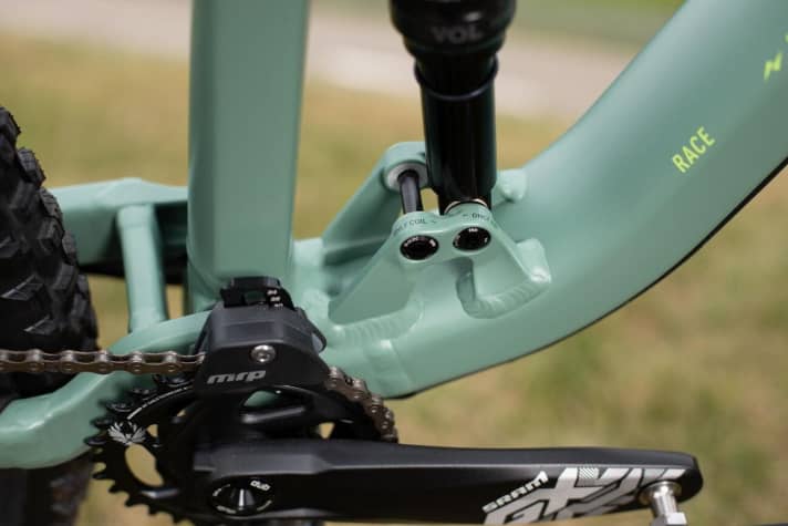   The Stereo 170 can be ridden with an air or steel rear shock. There is a separate mount with different progression for each type of shock absorber.