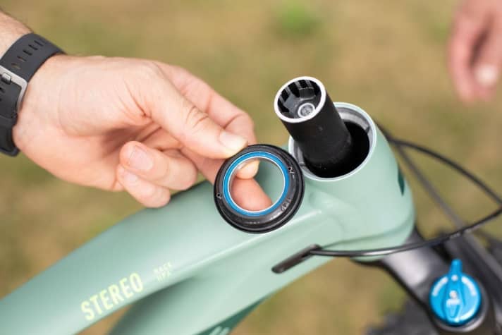   The angled headset on the Stereo 170 enables a steering angle of 64.4 or 65 degrees.