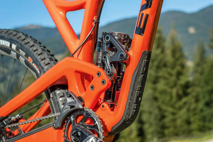   Detail on Evil The Following MB