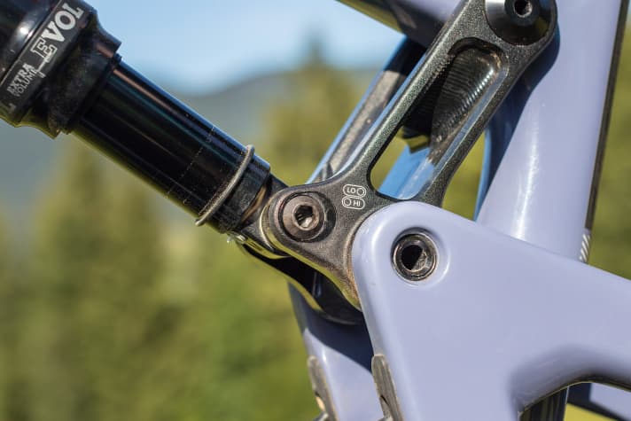   Detail on the Santa Cruz 5010 CC X01 Reserve