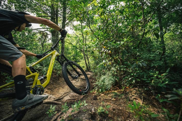   The bottom bracket of the Tallboy is super low. Perfect for fast and flat bends, but it could easily bounce uphill.