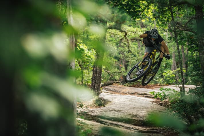   Ein Bike zum Spielen. Wer will stellt die Kettenstreben auf kurz und den Flip-Chip auf high, dann lässt sich das Tallboy auch agil bewegen.