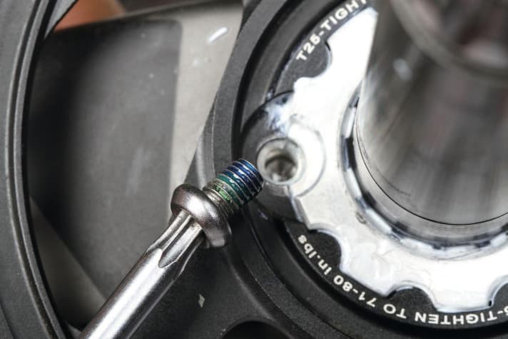   Clean and degrease the 4 locking screws and reinsert with medium-strength threadlocker. Tighten to 8-9 Nm. 