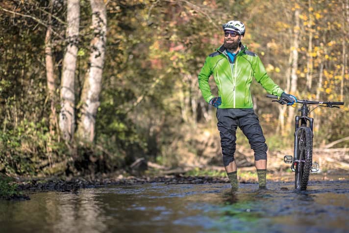 Bike clothing for rainy weather