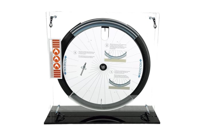 GOLD AWARD WINNER – AirWinder Self-Inflating Bicycle Tire   Hersteller: AirWinder   Fast schon ist es die Regel, nicht die Ausnahme: Zu wenig Luftdruck im Reifen. AirWinder, hat es sich zur Aufgabe gemacht, dieses Problem zu beseitigen – mit einem Reifen, der sich automatisch aufpumpt. Statement der Eurobike Award Jury: „Viel zu viele Räder werden mit zu geringem Luftdruck gefahren. Dieses Produkt verbessert die Sicherheit und schützt die Biker. Auch solche, die vergessen haben, den Luftdruck zu prüfen.“