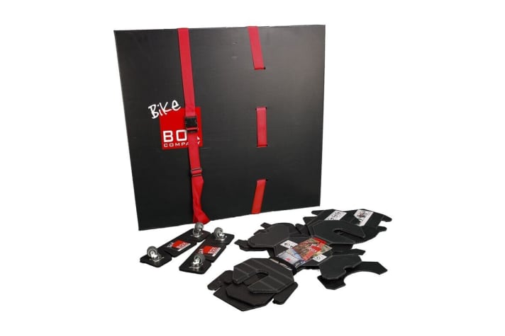 START-UP AWARD WINNER – Bike Box   Hersteller: Bike Box   Fahrradkoffer sind riesig und teuer, deshalb hat die Gründerin des südafrikanischen Unternehmens eine Lösung gefunden: die Bike Box. Statement der Eurobike Award Jury: „Diese Lösung für den Fahrradtransport bietet mehr Schutz als viele Alternativen, die drei bis viermal so viel kosten. Das System passt für MTBs und Rennräder und kann ergänzt werden, um bestimmte besonders empfindliche Teile zu schützen. Und: Es ist sehr platzsparend zu lagern.“