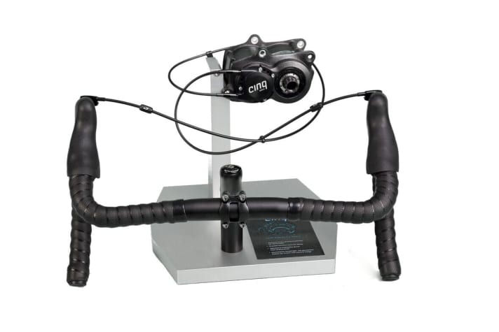 AWARD WINNER - Cinq Shift:R Road for Pinion (First road bike lever for Pinion) Manufacturer: Tout Terrain Statement from the Eurobike Award jury: "With this shifter, Cinq makes it possible to operate the Pinion gearbox efficiently from the road bike handlebars. This means that Pinion can also be used on gravel bikes. It is also easy to maintain thanks to the open cable routing on the levers."