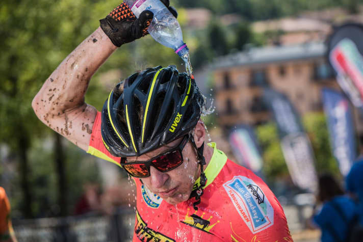   Heiß war's. Da half nur regelmäßig die Verdungstungskälte nutzen.