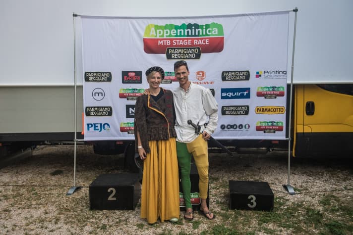   The two protagonists of this story: Yolandi (left) and Ben (right). This time not in a bike jersey, but in Italian medieval clothing.