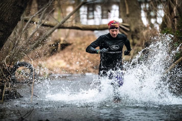   Stromaufwärts laufen