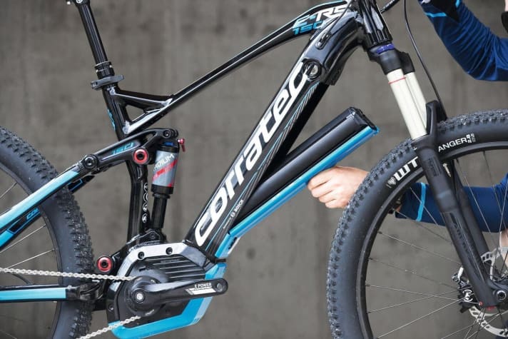 Integrated: The big trend: fully integrated batteries. The down tube is shaped like a half-shell, the battery is hidden inside. Advantage: chic look. Disadvantage: These designs always have a weight disadvantage.