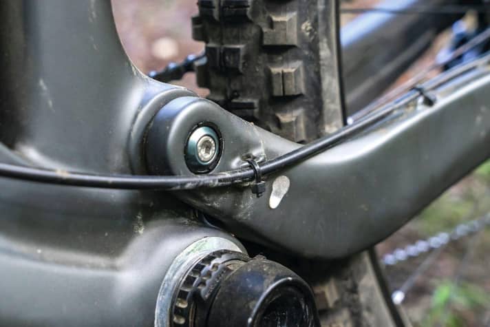   Transition Smuggler Carbon GX: Die außen geführte Bremsleitung ist nicht wirklich schick, dafür aber praktisch bei Wartungsarbeiten.