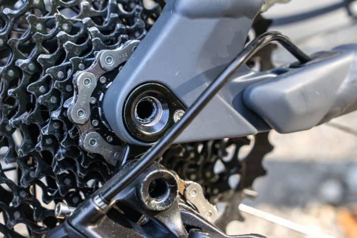 Für eine verbesserte Passgenauigkeit hat Cube die Ausfallenden an den neuen Bikes renoviert. Damit gehören lockere Schaltaugen wohl der Vergangenheit an.
