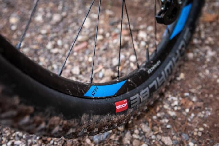   Inconspicuous: the 25 millimetre wide carbon rims of the SL X.A. wheels from Newmen.