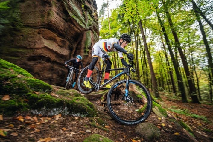 A well-maintained race track, two dry autumn days and three experienced World Cup riders: to really put the eight race-goers through their paces, we invited Germany’s cross-country elite to test their skills on the course.