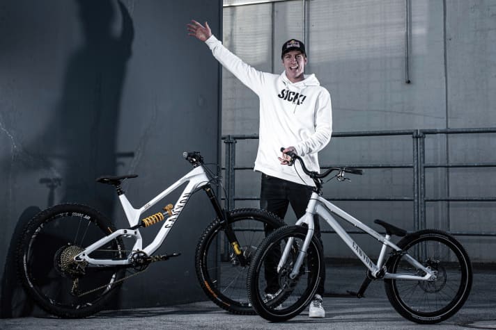   Die neuen Bikes von Fabio Wibmer: Canyon Torque und das neue Trialbike des Koblenzer Direktversenders.