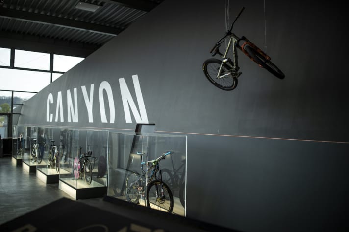 Snapshot of the Canyon showroom at the company headquarters in Koblenz from 2020
