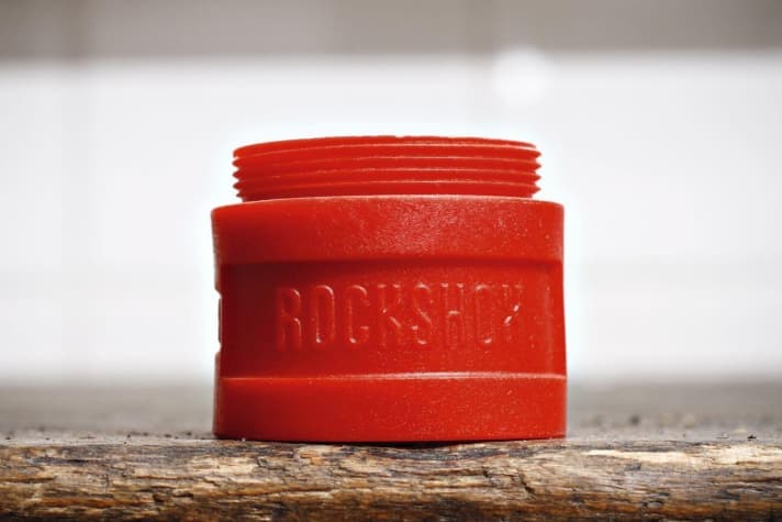   With Rockshox, the spacer is screwed into the cover of the air chamber, with Fox it is plugged in. Every fork needs specific volume spacers.