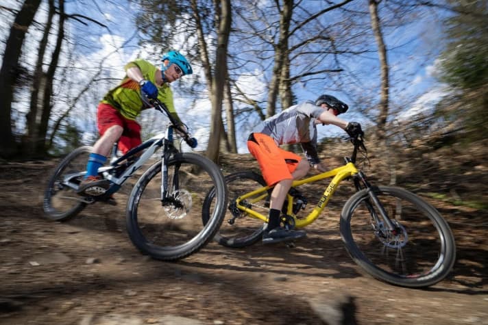   Only the downhill reveals the true differences between the fullys. All entry-level bikes struggle uphill. The favourable price pushes the weight up.
