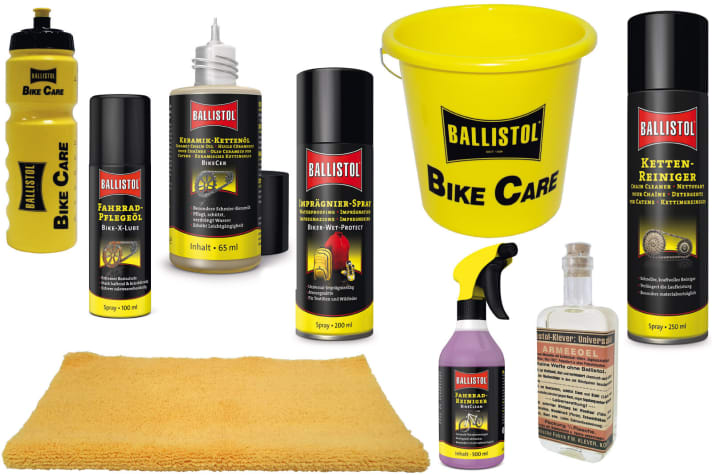     <a href="https://www.awin1.com/cread.php?awinmid=11768&awinaffid=471469&clickref=Ballistol&ued=https%3A%2F%2Fwww.rosebikes.de%2Ffahrradzubeh%25C3%25B6r%2Freinigung-und-pflege%3Fbrand%255B%255D%3DBallistol&pref1=bike" target="_blank" rel="noopener noreferrer nofollow">Ballistol cleaning/care set</a> * (4 sets, value per set 69 euros) Biking is only half as much fun without a mud pack. Ballistol has put together a comprehensive care set so that you can get the mud crust off your bike again afterwards. In addition to cleaner and chain oil, the practical bucket also contains a waterproofing spray for rainwear or rucksacks. A final wipe with the microfibre cloth and the traces of the battle are removed.