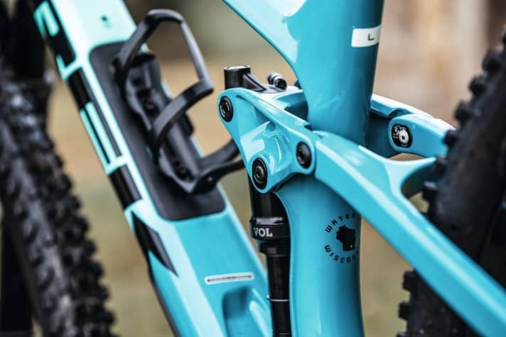   Trek Fuel EX 9.8: The steering angle on the Fuel EX can be adjusted by 0.5 degrees and the bottom bracket height by five millimetres using a flip chip.