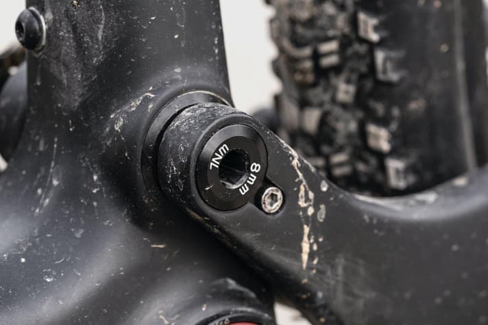   450 km, bottom bracket seized: Winter left its mark on the Centurion Numinis and caused problems for the bottom bracket. The only way to ensure smooth running was to replace it.