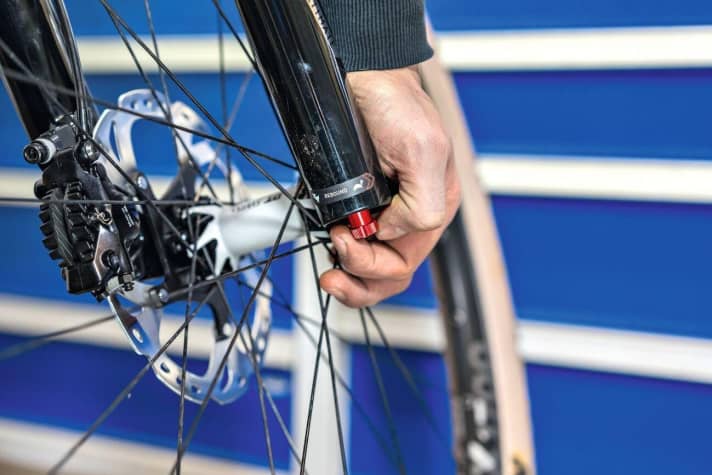 Rebound adjustment on the underside of the suspension fork