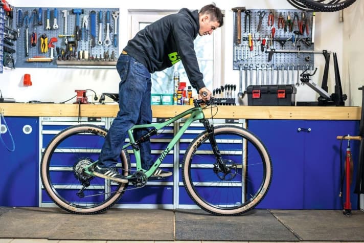 Say determine in the basic position, i.e. standing up.