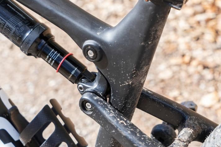   Müsing Petrol 2C: The compact rocker is nicely integrated into the top tube.