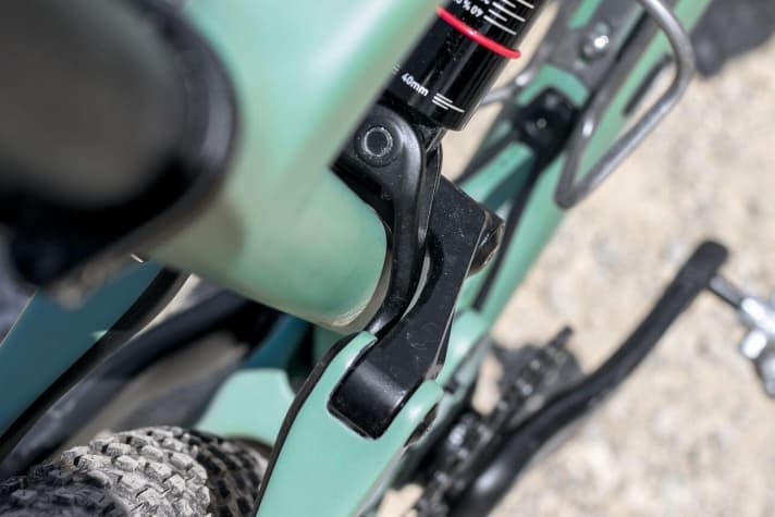   The rear suspension of the Thrill Hill remains very smooth and virtually bob-free when pedalling.