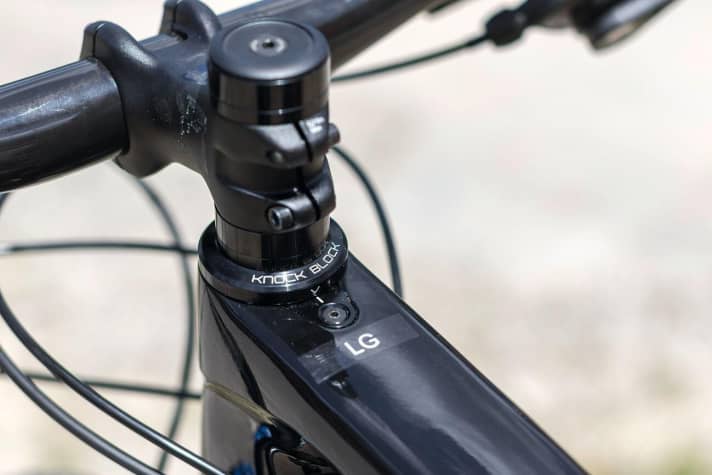   Trek Top Fuel 9.9 XX1: The Knock Block headset limits the steering angle and is designed to protect the frame from crash damage.