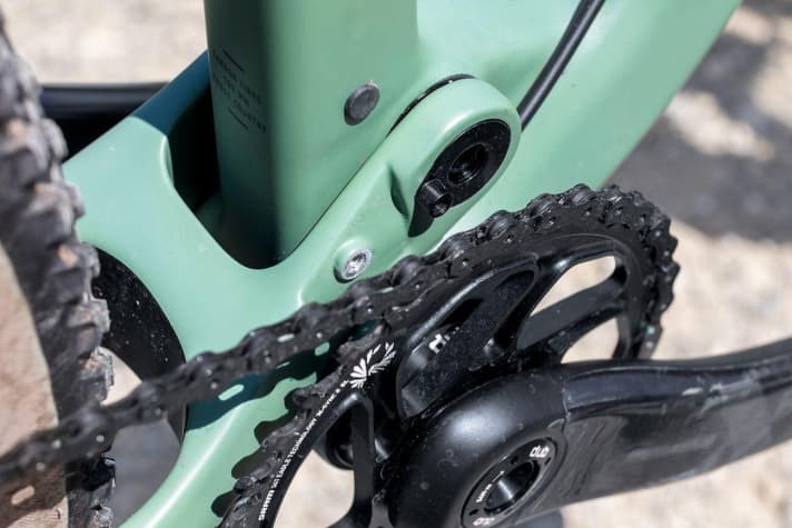   Rose Thrill Hill 5: The black cover on the rear swingarm conceals a front derailleur mount.