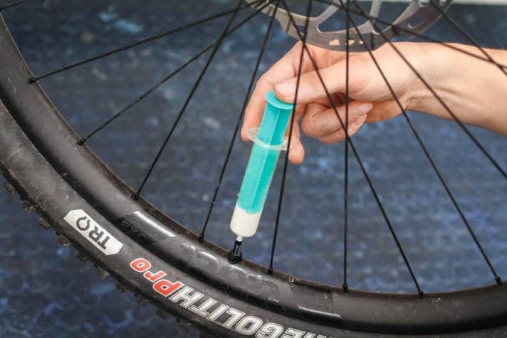 Das Kürzel TR auf der Reifenflanke verrät, dass der Reifen für die Umrüstung auf tubeless geeignet ist.