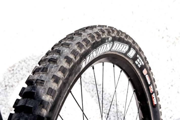   The Maxxis Minion DHR II WT is one of the best enduro tyres on the market. <a href="https://www.awin1.com/cread.php?awinmid=14547&awinaffid=471469&clickref=B+Maxxis+Tyres+Minion&ued=https%3A%2F%2Fwww.maciag-offroad.de%2Fmaxxis-mtb-reifen-minion-dhr-ii-wt-schwarz-27-5-x-2-40-zoll-tubeless-ready-exo-dual-faltbar-sid96057.html" target="_blank" rel="noopener noreferrer nofollow">At Maciag Offroad, you can buy the Maxxis tyre for 34.42 euros - with a 35% discount.</a> *