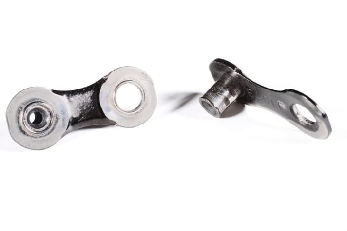   This is where the chain wears on the inside. When the pins run in, it elongates. How sensitive is the narrowest in the world here?