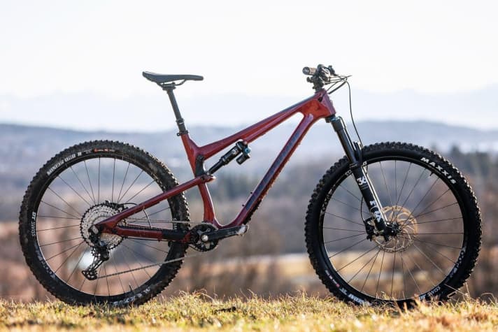  The Nukeproof Reactor 290c Elite: a trail bike from the island for 3800 euros.